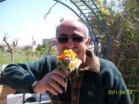 Gül Sürdüm Göğsüne