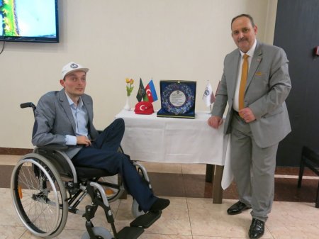 Tanınmış Yazar Etibar Hasanzadeh Türk Derneği Başkanı ile Görüştü.