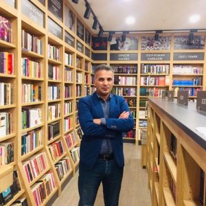 EDİTÖR KİMDİR VE NASIL EDİTÖR OLUNUR?