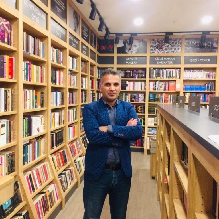 EDİTÖR KİMDİR VE NASIL EDİTÖR OLUNUR?