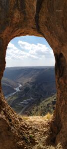 İNSANLIĞI EMZİREN KAYA