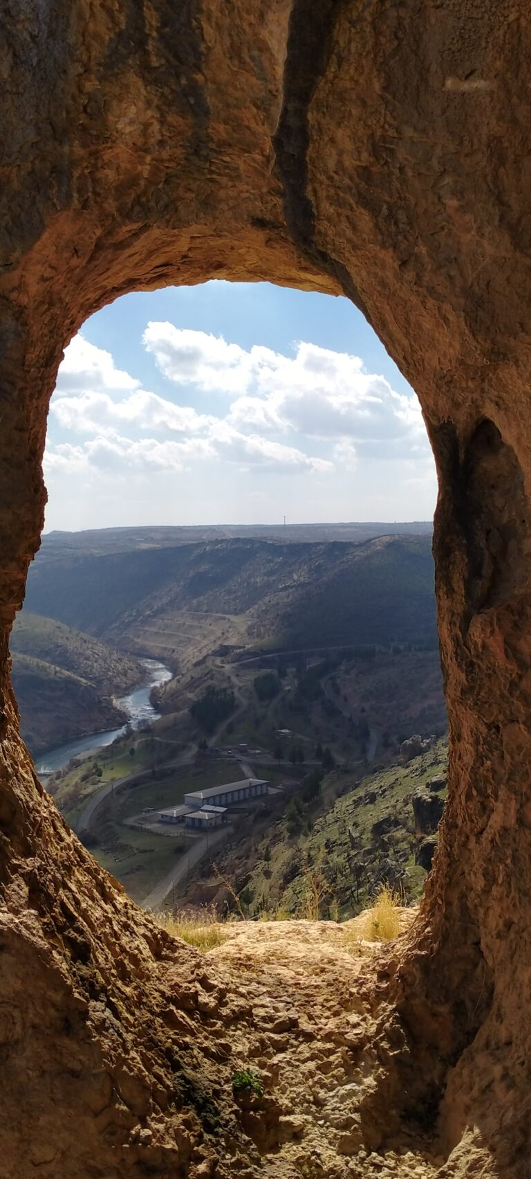 İNSANLIĞI EMZİREN KAYA