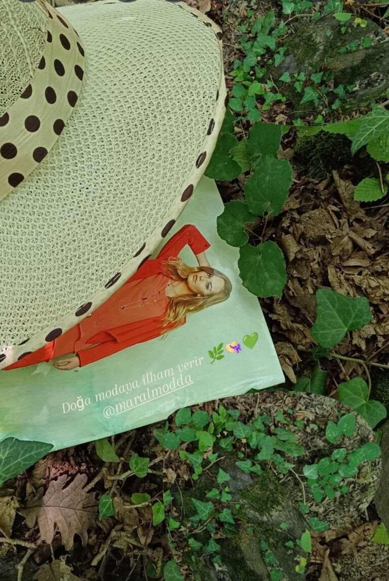 Yeşili İlk Yaprakta Sevdim